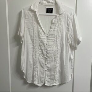 Abercrombie & Fitch White Short-Sleeve Button-Front Pintuck Blouse